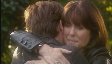 2x03sarahjaneandthedoctorhug